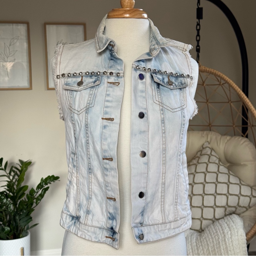 Forever 21 Studded Light Wash Denim Vest • Size S